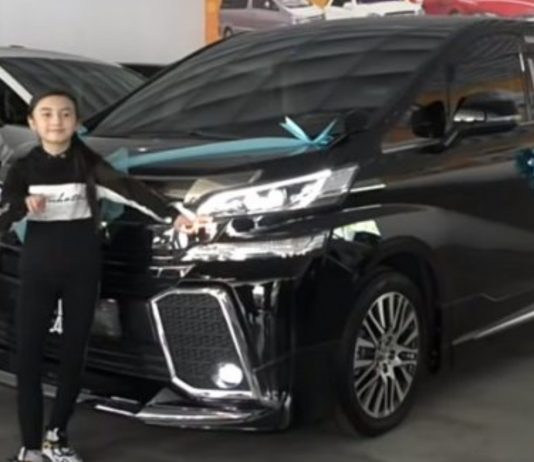 Youtuber cilik ini miliki Toyota Vellfire sebagai kereta pertama di usia 12 tahun