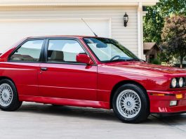 BMW E30 M3 1988 terjual dengan harga sebuah 8-Series GT serba baharu!