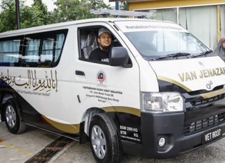 Ustaz Ebit Lew berikan khidmat van jenazah dan ambulans secara percuma