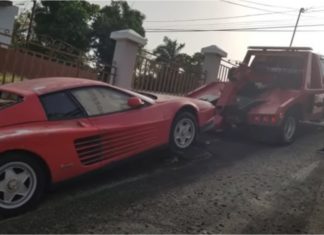 Ferrari Testarossa dibiarkan terabai 17 tahun di Puerto Rico