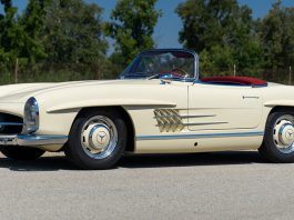 Mercedes-Benz 300 SL Roadster 1961 ini mungkin dijual dengan harga RM4.2 juta