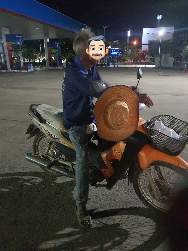 warga emas tunggang motosikal 