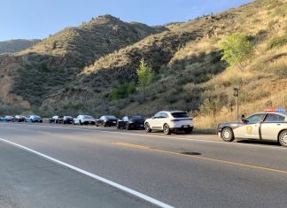 Konvoi 10 buah Porsche berakhir dengan saman polis kerana melebihi had laju 10 porsche