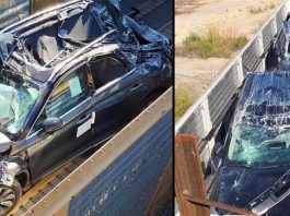 Lalu bawah jambatan rendah, kereta api ini rosak teruk bersama kerata baru di dalamnya