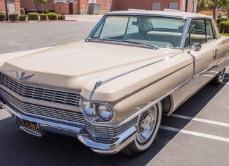 Pemain dram Blink-182, Travis Barker jual Cadillac Coupe DeVille 1964 kesayangan