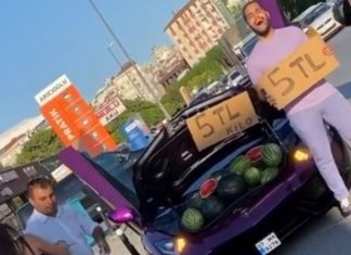 Berniaga guna Lamborghini Aventador, jual tembikai je!