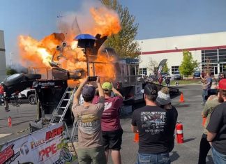 Demi 3,000hp, trak pikap diesel twin-turbo ini meletup atas mesin dyno