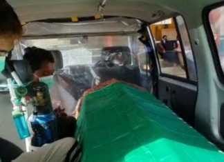 Duduk dalam van jenazah sebagai denda tidak pakai topeng muka