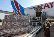 Ustaz Ebit Lew sewa pesawat hantar bantuan perubatan ke Sabah