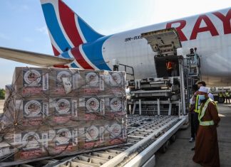 Ustaz Ebit Lew sewa pesawat hantar bantuan perubatan ke Sabah