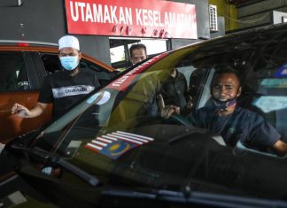 Ustaz Ebit Lew kini tampil bantu pemandu teksi di KLIA