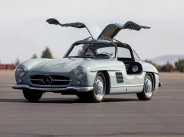 Mercedes 300 SL Gullwing 1957 yang rare ini berjaya dijual pada harga RM4.8 juta!
