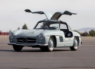Mercedes 300 SL Gullwing 1957 yang rare ini berjaya dijual pada harga RM4.8 juta!