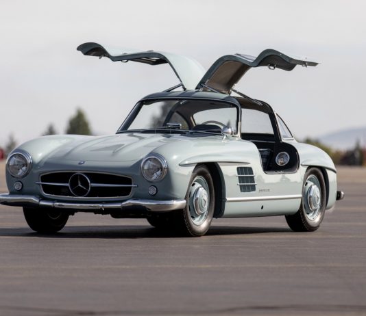 Mercedes 300 SL Gullwing 1957 yang rare ini berjaya dijual pada harga RM4.8 juta!