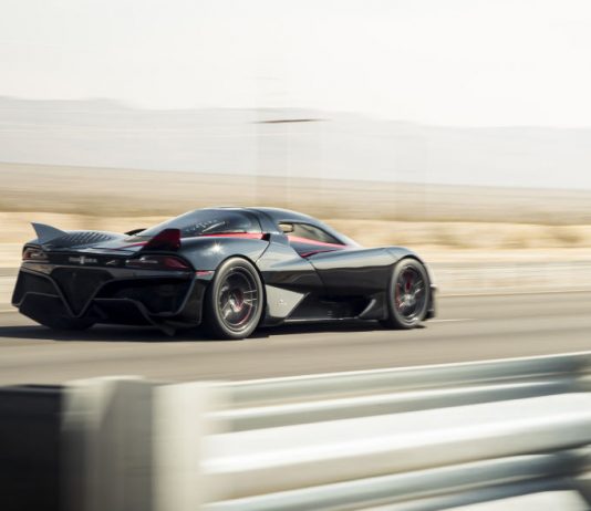 Video: SSC Tuatara kini kereta produksi terpantas di dunia – 532km/j!