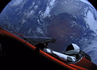 Tesla Roadster generasi pertama dekati planet Marikh setelah diterbangkan dua tahun lalu