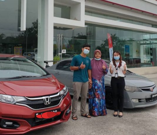 “Selagi mak masih hidup”, lelaki ini penuhi impian ibu untuk beli kereta idaman