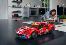 Bina Ferrari 488 GTE anda sendiri di rumah dengan set Lego Technic ini, RM800 sahaja