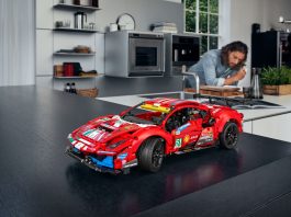 Bina Ferrari 488 GTE anda sendiri di rumah dengan set Lego Technic ini, RM800 sahaja