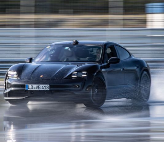Porsche Taycan cipta Guinness World Records untuk drift kereta elektrik paling lama