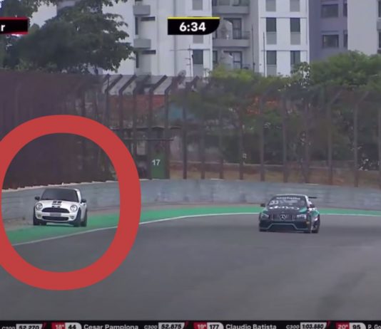 Wanita pandu Mini Cooper ‘tersesat’ hingga masuk dalam litar sewaktu perlumbaan