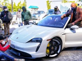 Dwayne ‘The Rock’ Johnson terlalu besar untuk sebuah Porsche Taycan The rock