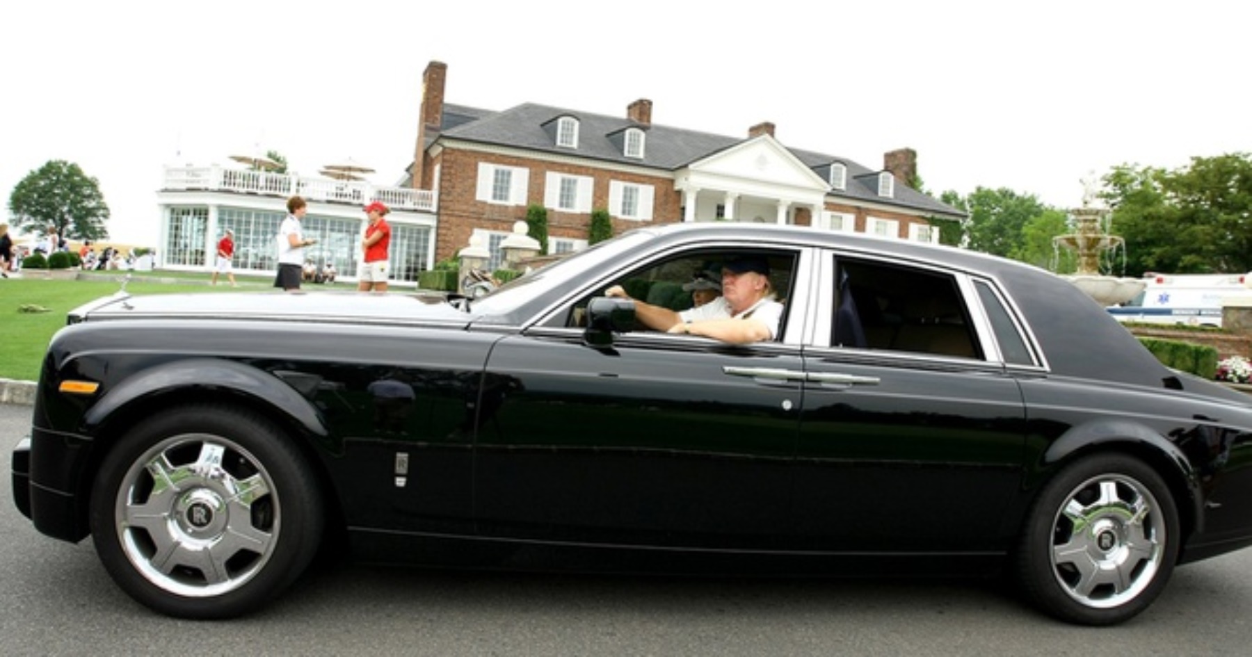 Rolls Royce Phantom milik Donald Trump dilelong, harga lebih mahal dari biasa! • Motoqar