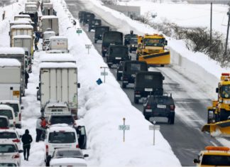 1,000 pemandu terkandas di lebuhraya selama 40 jam akibat ribut salji di Jepun