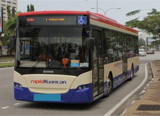 ‘Abang bas’ bersengkang mata demi Hari Merdeka