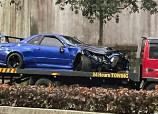 Nissan Skyline R34 terbabas dipercayai mengelak lori buat pusingan-U haram!