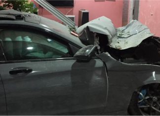 Lagi kes pemandu mabuk, kali ini rempuh rumah hingga masuk ruang tamu