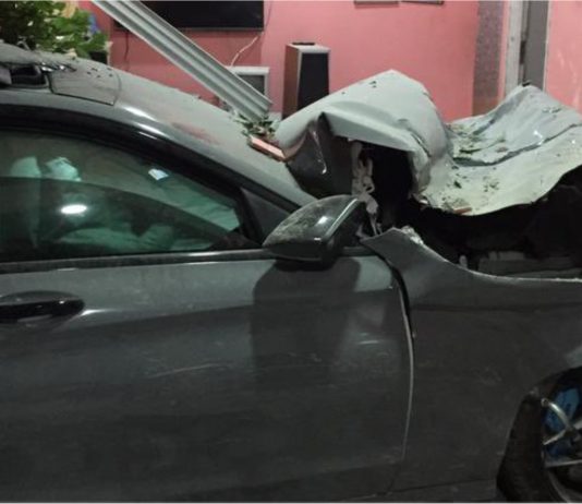 Lagi kes pemandu mabuk, kali ini rempuh rumah hingga masuk ruang tamu