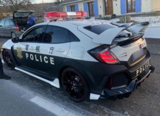 Honda Civic Type-R di Perancis ini ditahan kerana guna livery polis Jepun!