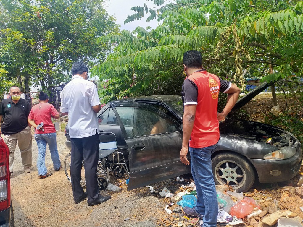 warga emas proton wira