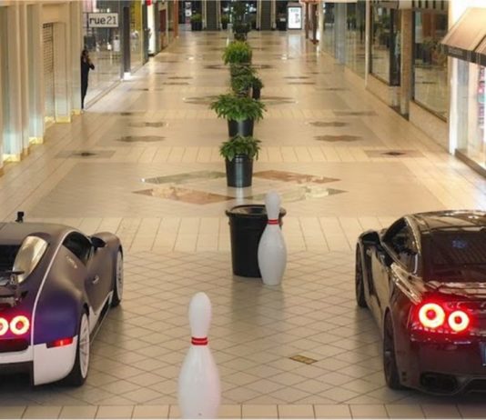 Lumba drag dalam pusat beli-belah, Nissan GT-R R35 tapau Bugatti Veyron