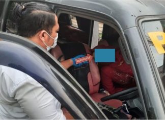 Penumpang angkot di Indonesia sempat bayar tambang sebelum meninggal dunia