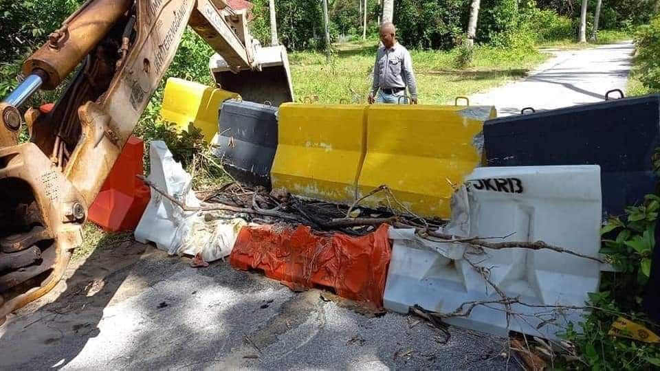 bakar penghadang dan kawat