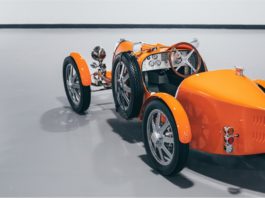 Bugatti Baby II di lapangan terbang Dubai digunakan sebagai kenderaan peribadi