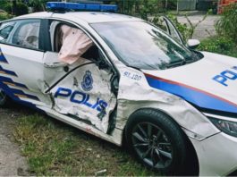 Tiga anggota polis cedera, MPV Honda Civic dirempuh trak pikap