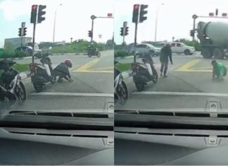 Penunggang motosikal baik hati tolong kutip paku bertaburan di jalan raya