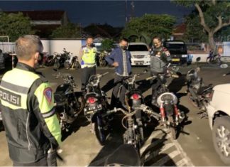 Polis Indonesia nekad tembak motosikal mat rempit lumba haram