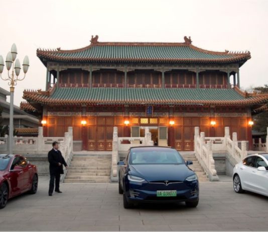China larang EV Tesla masuk premis kerajaan