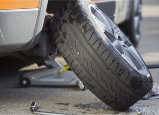 Pemandu Perodua Axia larikan diri tanpa buat bayaran lepas tukar tayar dan rim