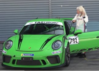 Warga emas 82 tahun selamba lenjan Porsche 911 GT3 RS di litar Monza!