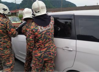 Ibu panik tiga anak terperangkap dalam Proton Exora