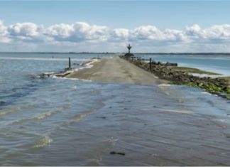 Jalan Passage du Gois ini hanya ‘timbul’ dua kali sehari, salah waktu kereta tenggelam