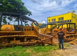 Usahawan ini sanggup hantar jentolak miliknya secara percuma untuk bantu musnahkan kebun durian haram