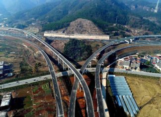 China bina lebuh raya super pertama dunia, boleh cas kereta elektrik sambil pandu