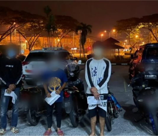 Sekumpulan remaja ditahan melepak dan berlumba, kan dah mendapat!