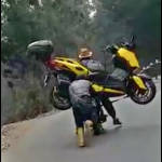 Yamaha XMax naik ojek_5